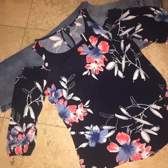 💙COLD SHOULDER 💙NEW DIRECTIONS - Picture 1 of 6